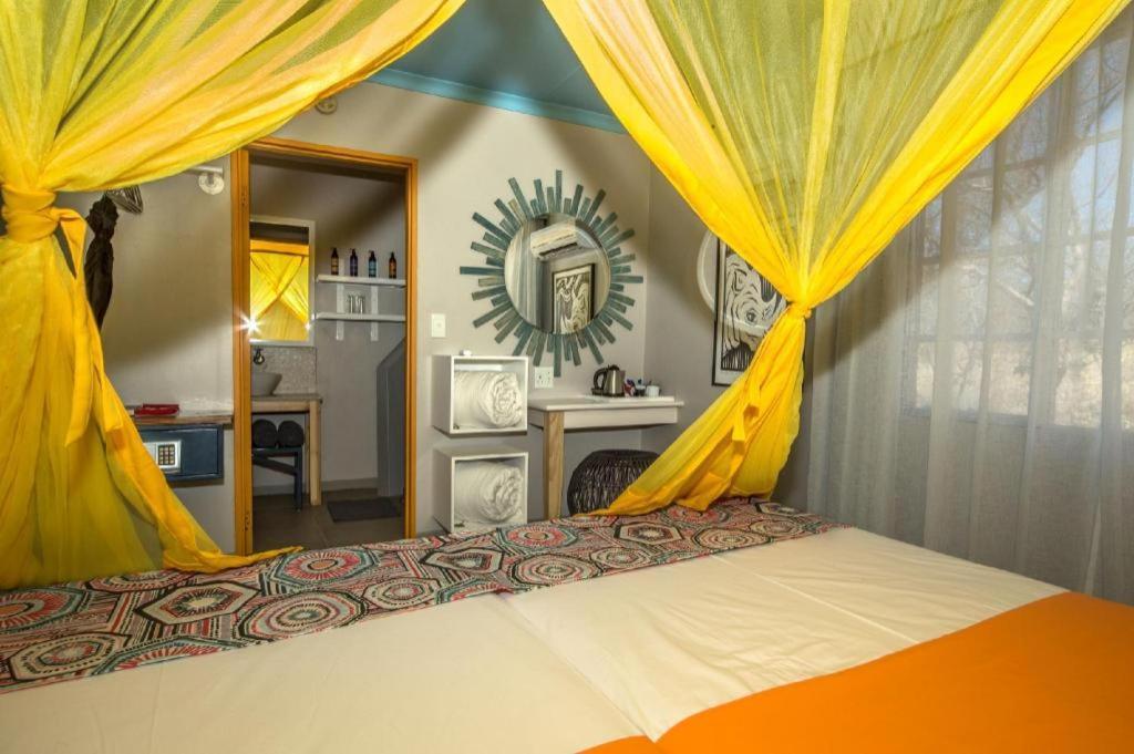 מלון אוקאוקוג'ו Etosha Safari Camp, Etosha National Park, Namibia מראה חיצוני תמונה