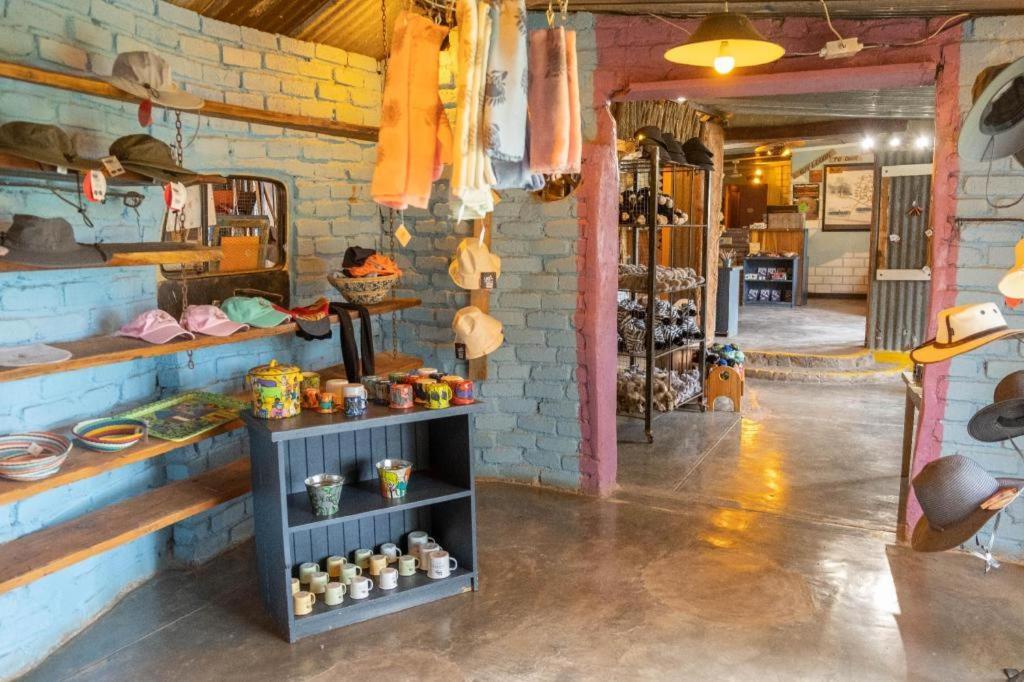 מלון אוקאוקוג'ו Etosha Safari Camp, Etosha National Park, Namibia מראה חיצוני תמונה